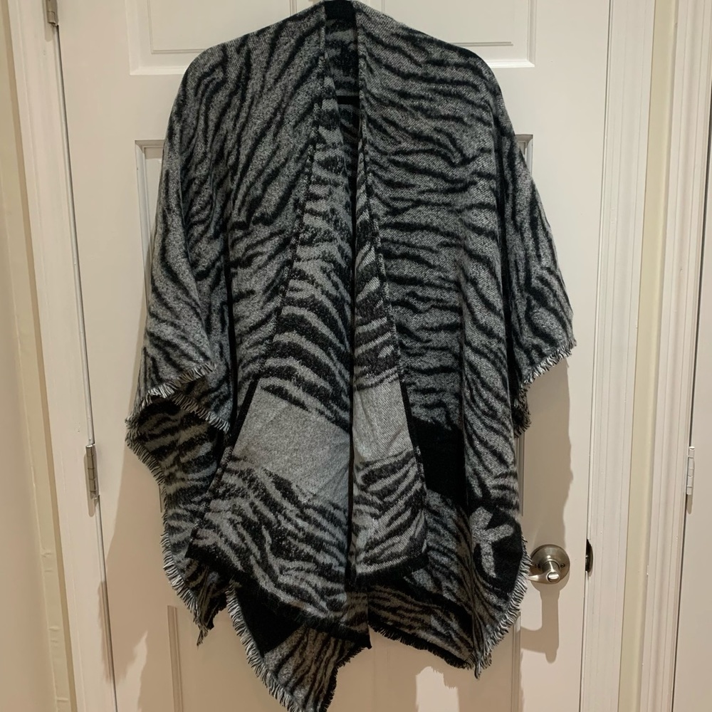Michael Kors Animal print sweater wrap
